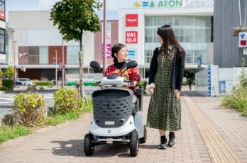 実際の道路を走行し、運転指導