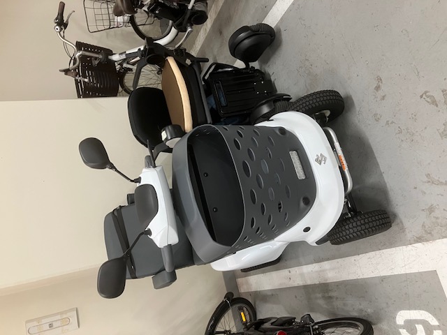 電動⾞椅⼦タイプから電動カート（シニアカー）へ乗り換えされた利⽤者様 の事例紹介